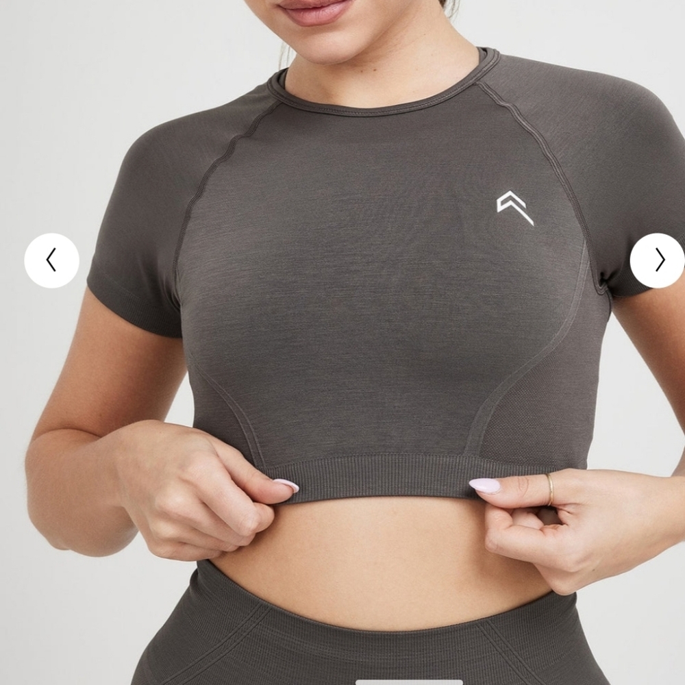 Oner Active EFFORTLESS SEAMLESS SHORT SLEEVE CROP TOP - small deep taupe